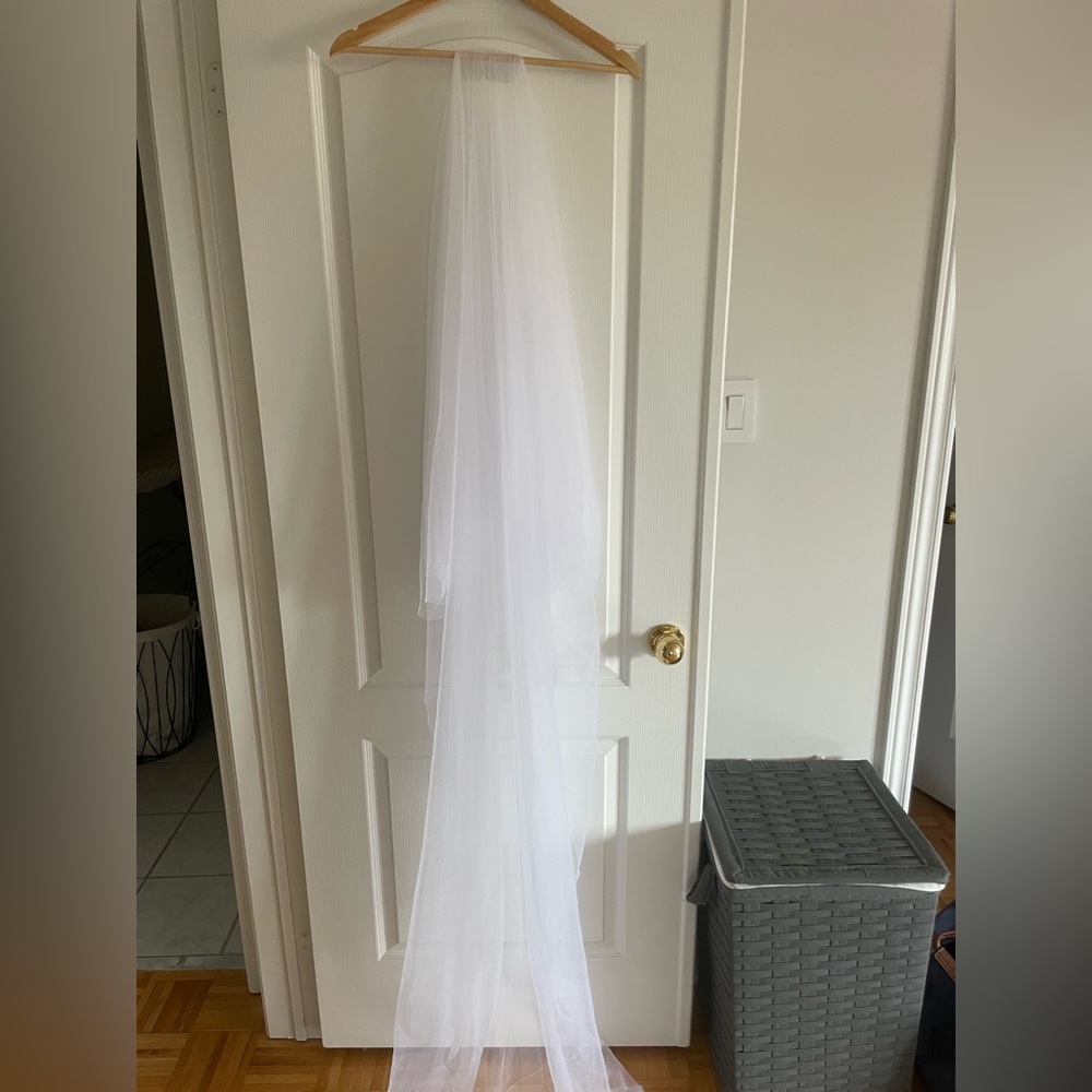 Floor-Length White Wedding Veil with Blusher - Picture 3 of 10